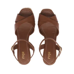 Chic Holiday Wedge BDV 116