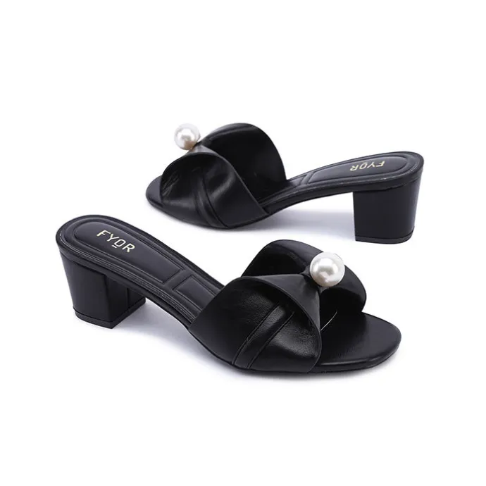 Pearl Bow Mule BB 67